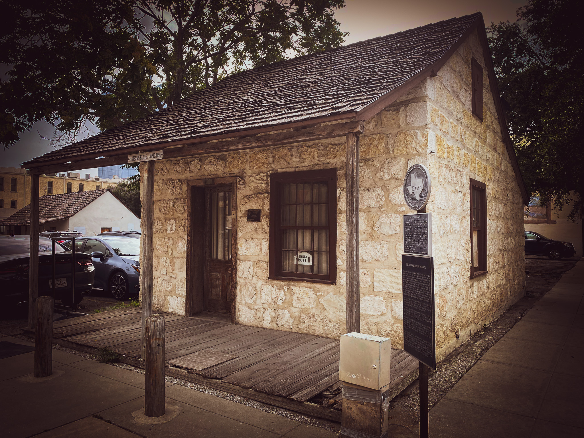 “My Life” poetry revision workshop feature image showing The O. Henry House Museum in Texas